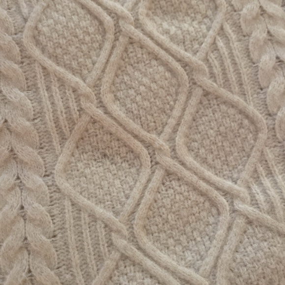 Yummy Sweater Co Oversized chunky cable knit sweater size XS cream color - Picture 3 of 11